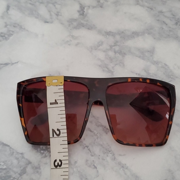 Oversized Sunglasses - Picture 6 of 6